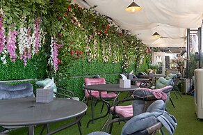 Snowflower Guesthouse