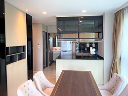 Deluxe apartment at Panora by Lofty