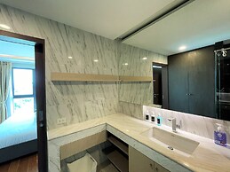Deluxe apartment at Panora by Lofty
