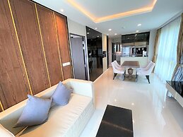 Deluxe apartment at Panora by Lofty