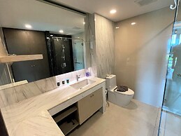 Deluxe apartment at Panora by Lofty