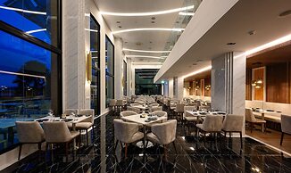 Deluxe apartment at Panora by Lofty