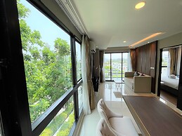 Deluxe apartment at Panora by Lofty