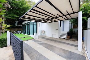 Pool villa at Kamala Regent by Lofty