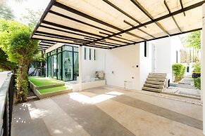 Pool villa at Kamala Regent by Lofty