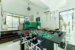 Pool villa at Kamala Regent by Lofty