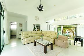 Pool villa at Kamala Regent by Lofty
