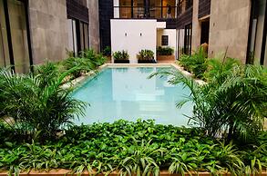 Modern Pool View New Condo Gym Jacuzzi