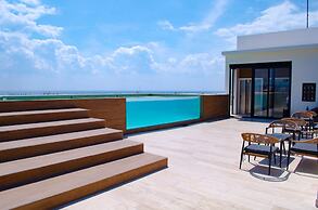 Modern Pool View New Condo Gym Jacuzzi