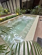 Modern Pool View New Condo Gym Jacuzzi