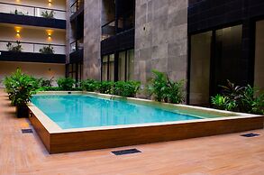 Modern Pool View New Condo Gym Jacuzzi