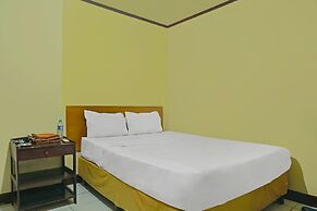 SPOT ON 92466 Adam Kost SyariahNearWisata Jembatan Barito