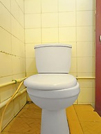 SPOT ON 92466 Adam Kost SyariahNearWisata Jembatan Barito