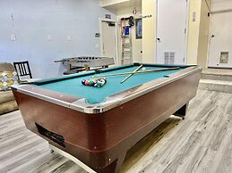 DT Reno - 4BR Home w Patio BBQ Grill Games Room