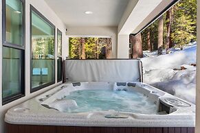 Luxury Retreat Home w Hot Tub
