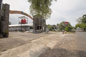 OYO 3283 Bwalk Hotel