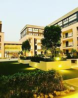 GOLDEN BREEZE SUITES