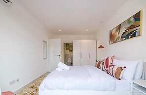 GOLDEN BREEZE SUITES