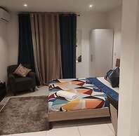 GOLDEN BREEZE SUITES