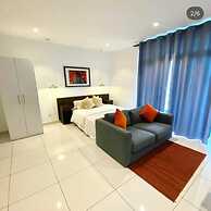 GOLDEN BREEZE SUITES