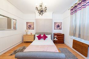 10 Guests - Free Parking - City Centre