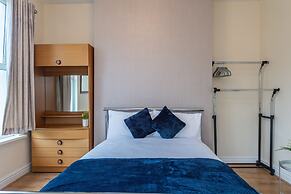 10 Guests - Free Parking - City Centre