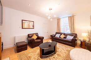 10 Guests - Free Parking - City Centre