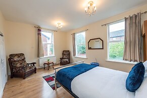 10 Guests - Free Parking - City Centre