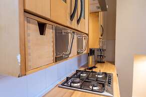 10 Guests - Free Parking - City Centre