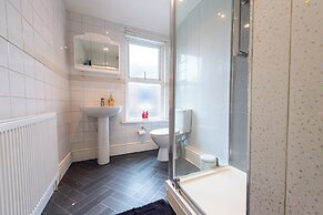 10 Guests - Free Parking - City Centre