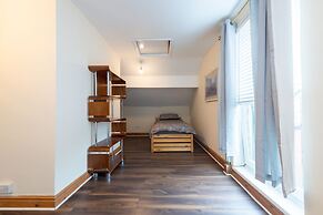 10 Guests - Free Parking - City Centre
