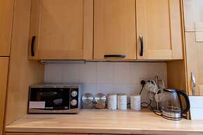 10 Guests - Free Parking - City Centre