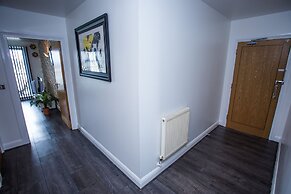 Remarkable 2-bed Apartment With Sea View