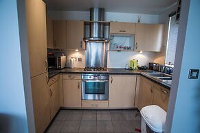 Remarkable 2-bed Apartment With Sea View