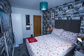 Remarkable 2-bed Apartment With Sea View