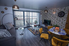 Remarkable 2-bed Apartment With Sea View