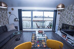 Remarkable 2-bed Apartment With Sea View