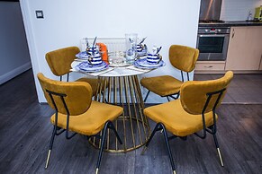 Remarkable 2-bed Apartment With Sea View