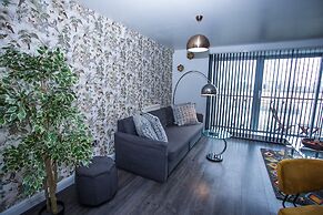 Remarkable 2-bed Apartment With Sea View