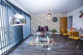 Remarkable 2-bed Apartment With Sea View