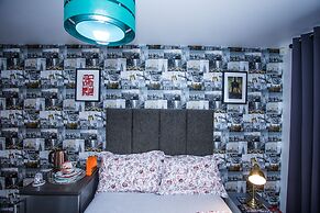 Remarkable 2-bed Apartment With Sea View