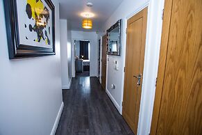 Remarkable 2-bed Apartment With Sea View