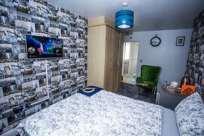 Remarkable 2-bed Apartment With Sea View