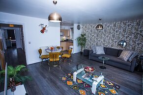 Remarkable 2-bed Apartment With Sea View