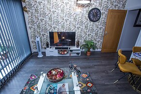 Remarkable 2-bed Apartment With Sea View