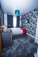 Remarkable 2-bed Apartment With Sea View