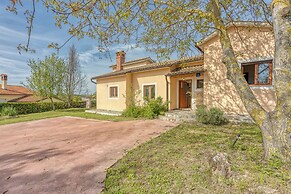 Villa Simac With Pool and Whirlpool