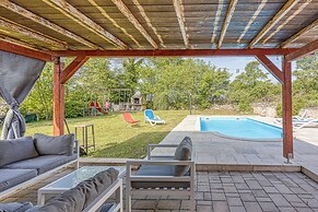 Villa Simac With Pool and Whirlpool