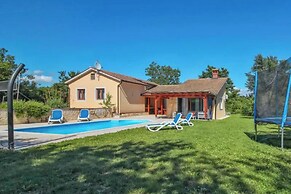 Villa Simac With Pool and Whirlpool