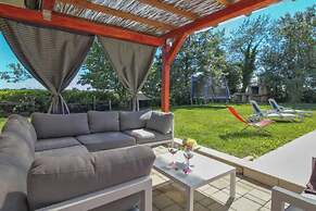 Villa Simac With Pool and Whirlpool